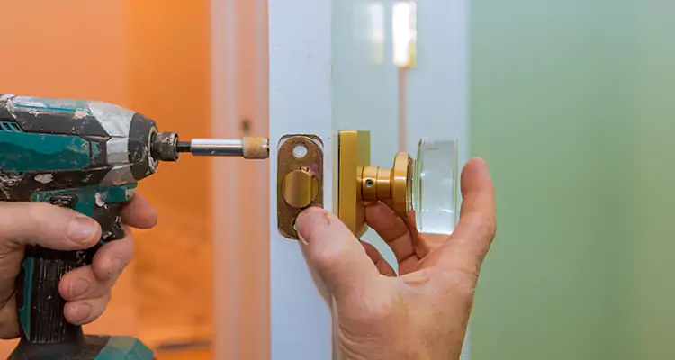 Broken Door Knob Fix in San Carlos Park, FL